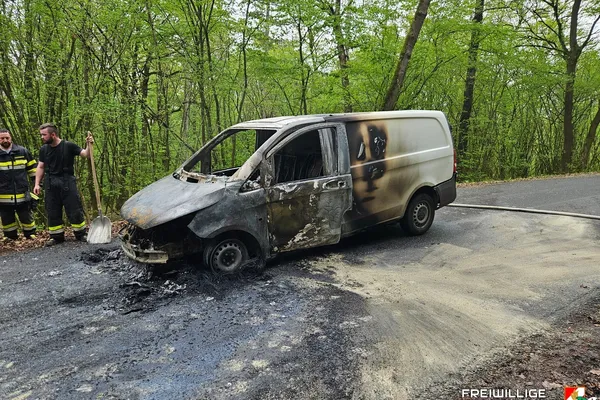 Fahrzeugbergung nach Fahrzeugbrand bei Würnitz