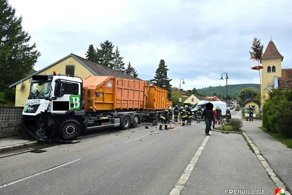 Schwerer Verkehrsunfall auf der B6 in Nodendorf