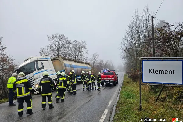 Bergung eines 42t Sattelfahrzeuges